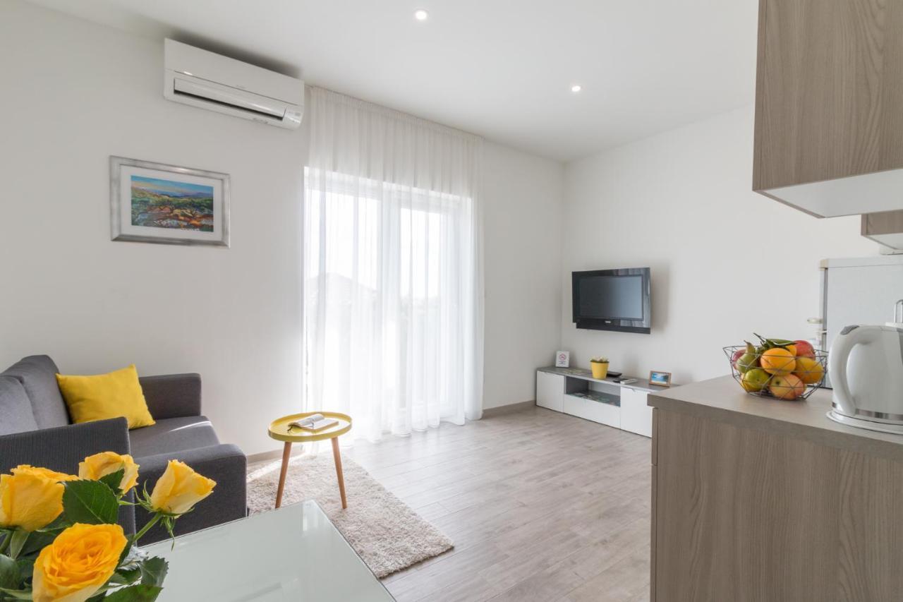 Apartments Lusani Split Exterior photo