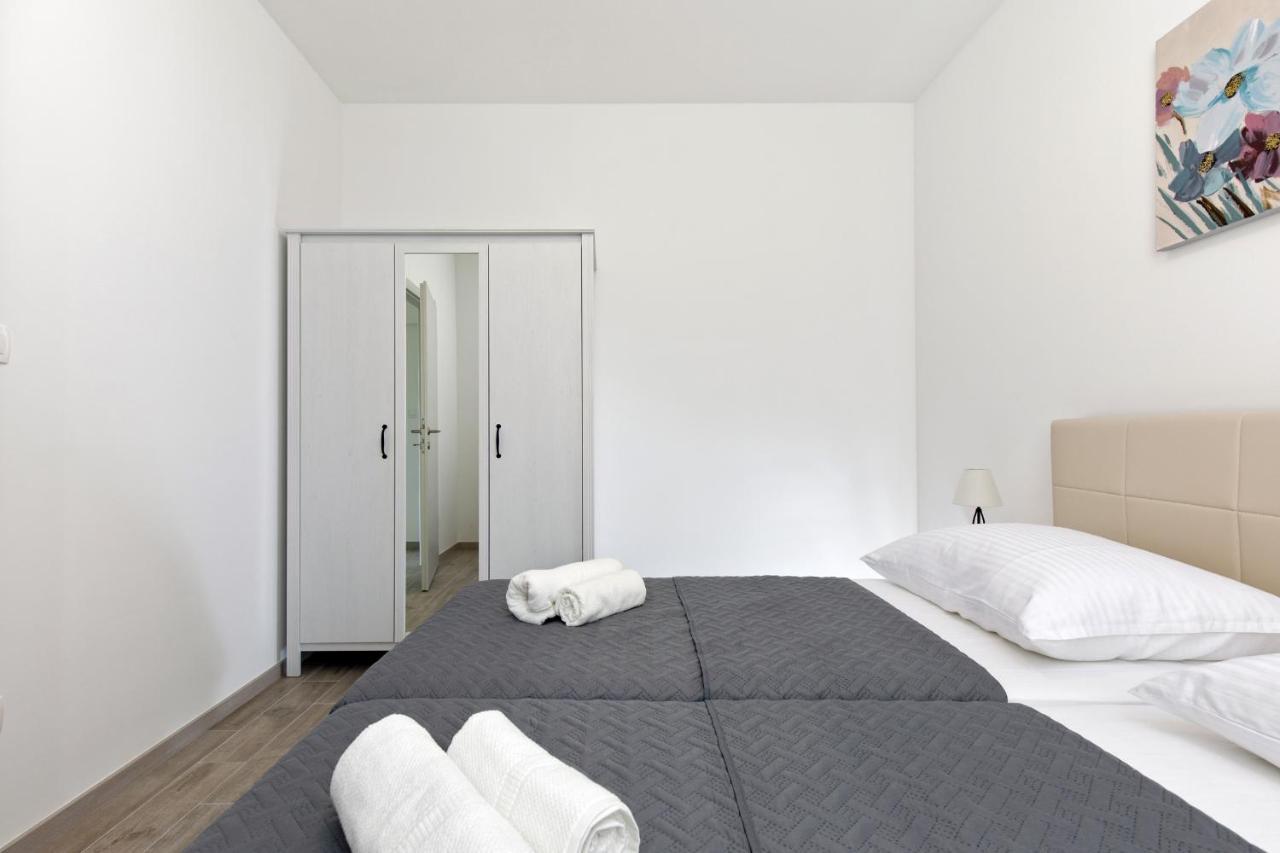 Apartments Lusani Split Exterior photo