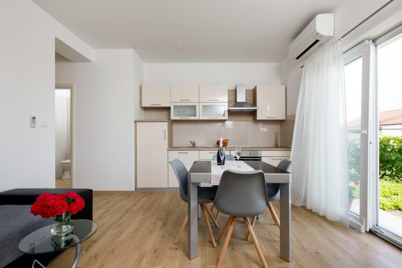 Apartments Lusani Split Exterior photo
