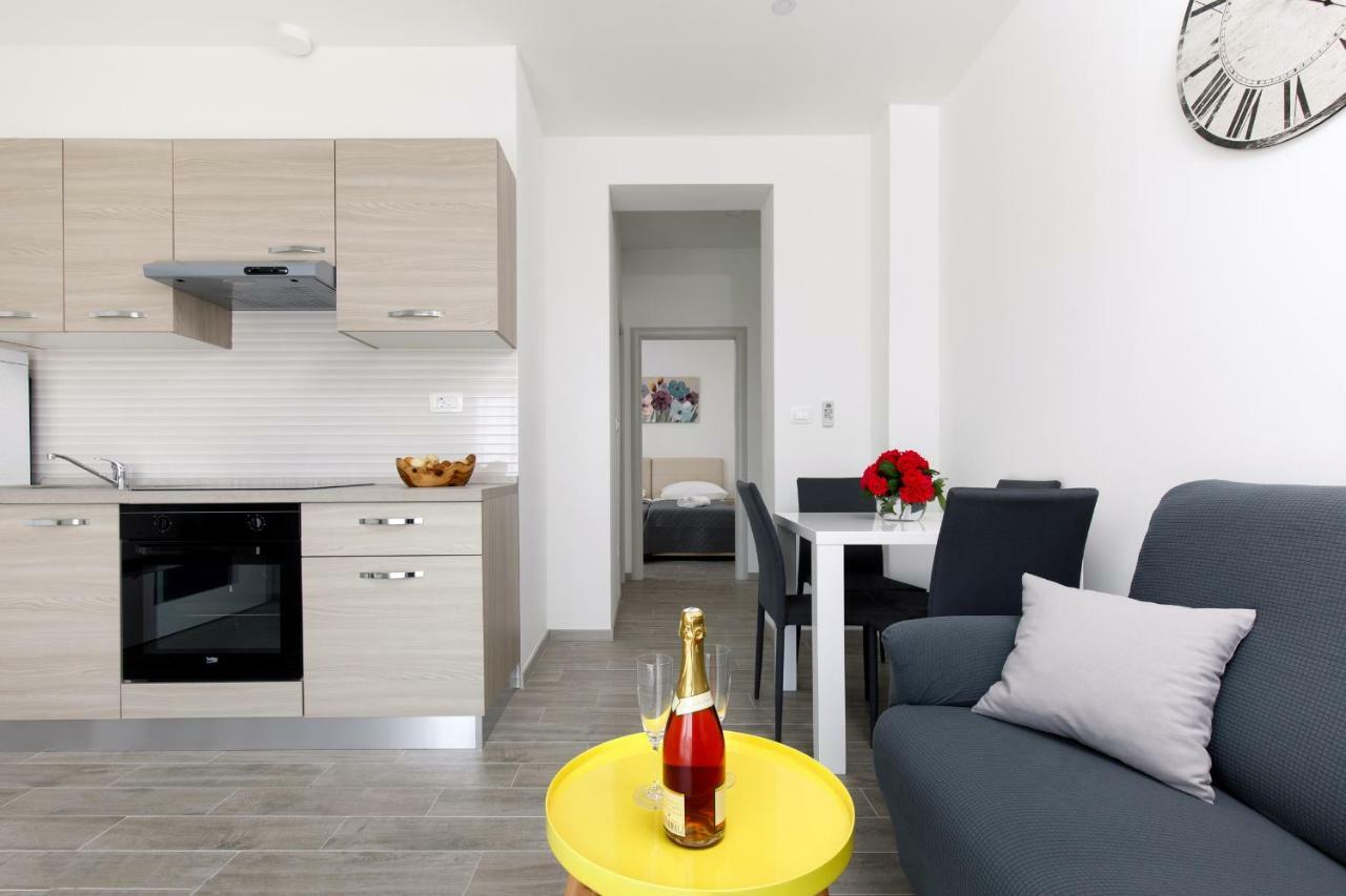 Apartments Lusani Split Exterior photo